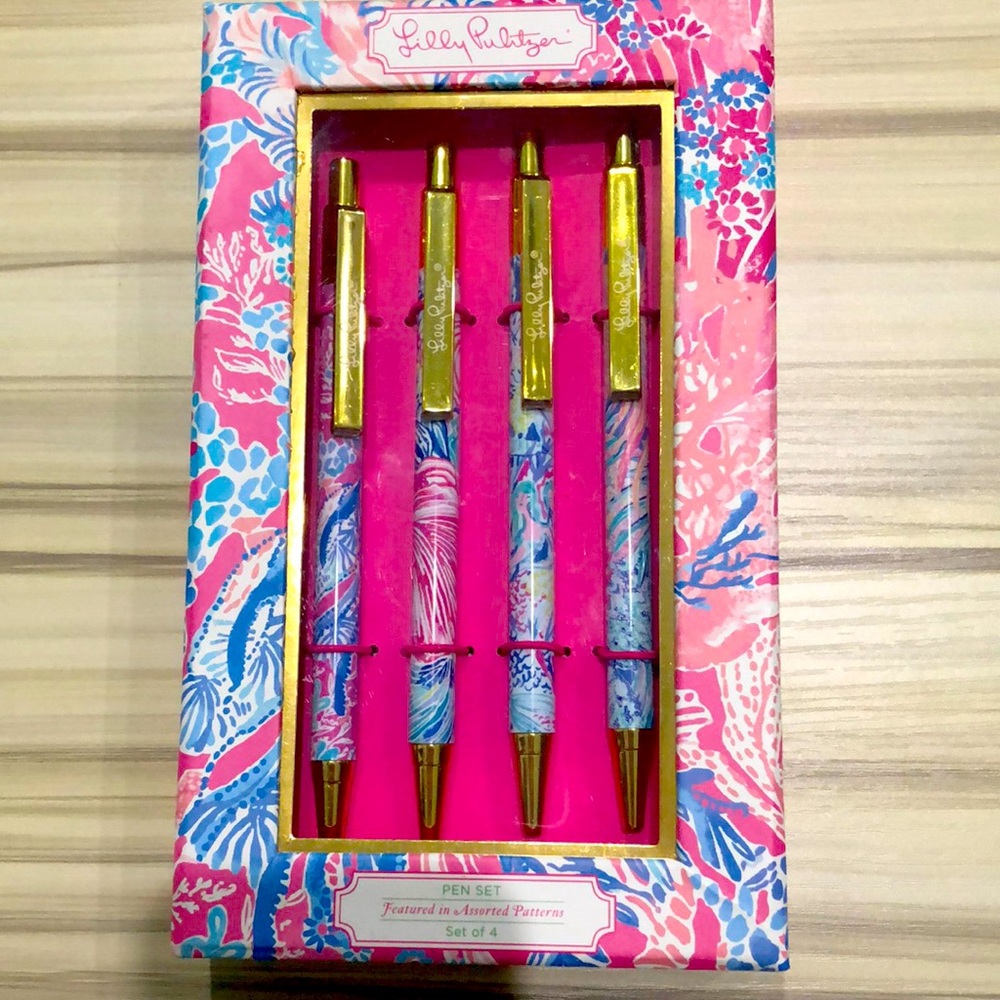 0080 NWT - Lilly Pulitzer 4 pen set